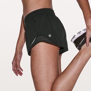 Lululemon Hotty Hot Shorts 2.5” size 6 Black